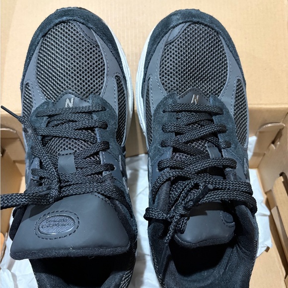 New Balance Black Athletic Shoes - Picture 1 of 4